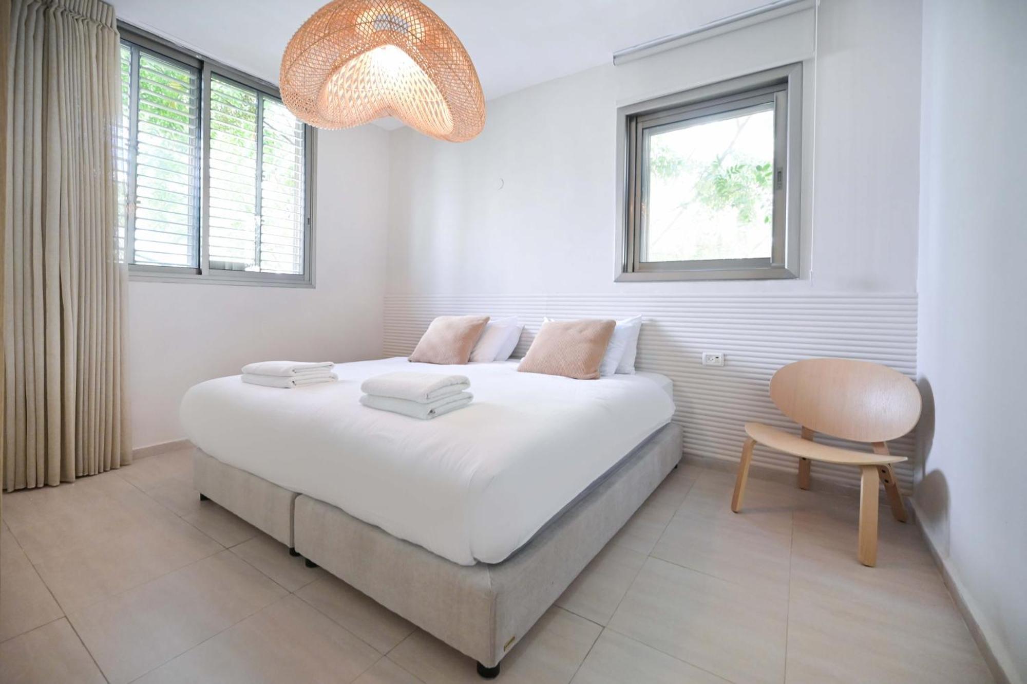 3br Rooftop Retreat Near Hilton By Holyguest Apartment