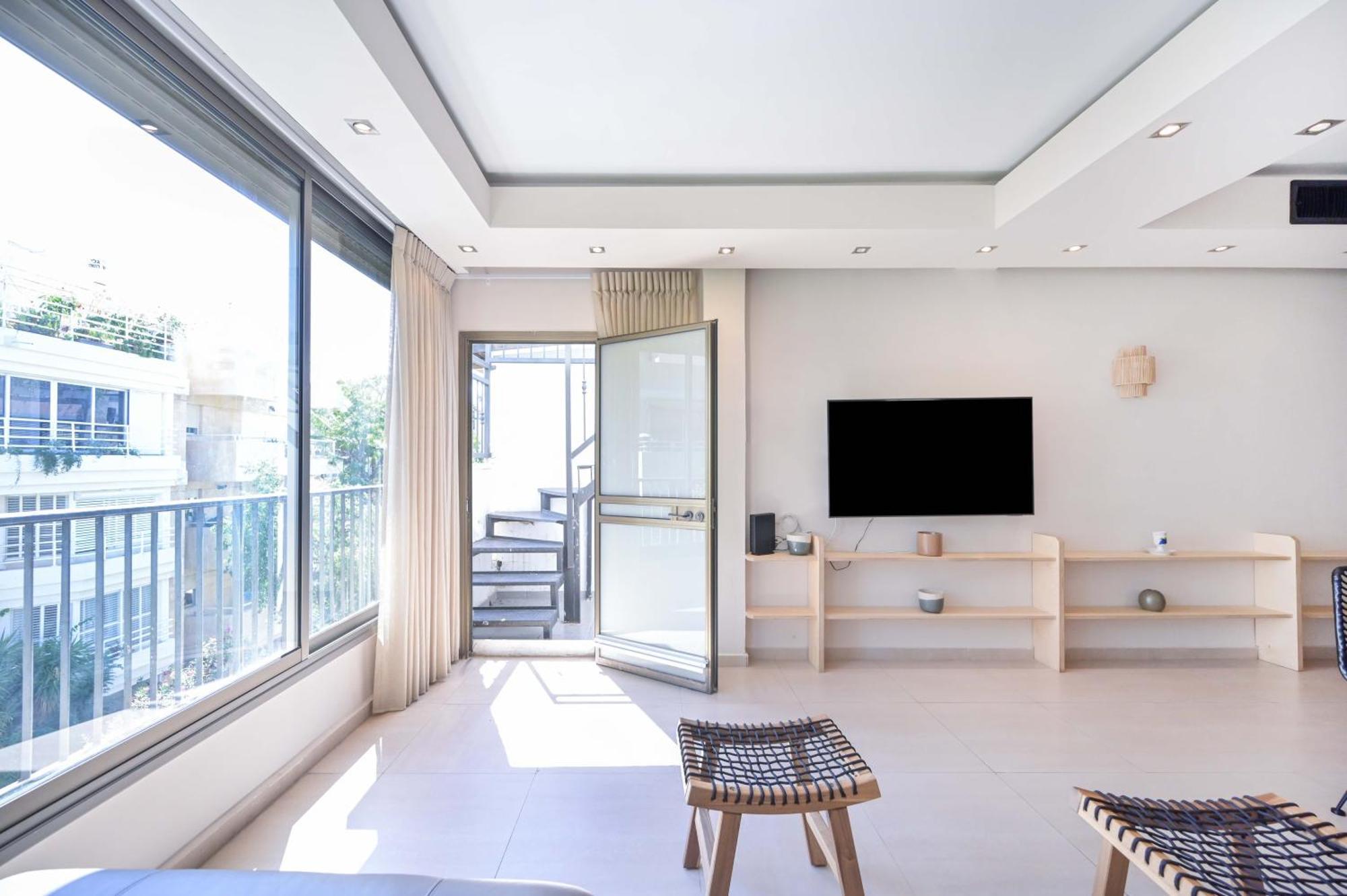 Apartment 3br Rooftop Retreat Near Hilton By Holyguest Tel Aviv