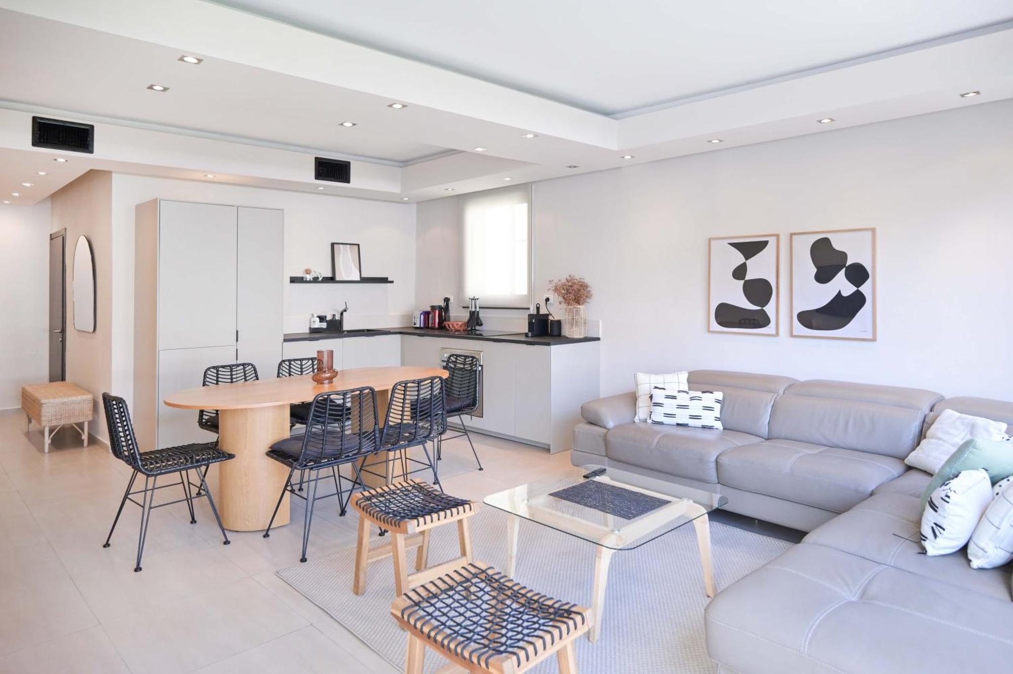 3br Rooftop Retreat Near Hilton By Holyguest Apartment