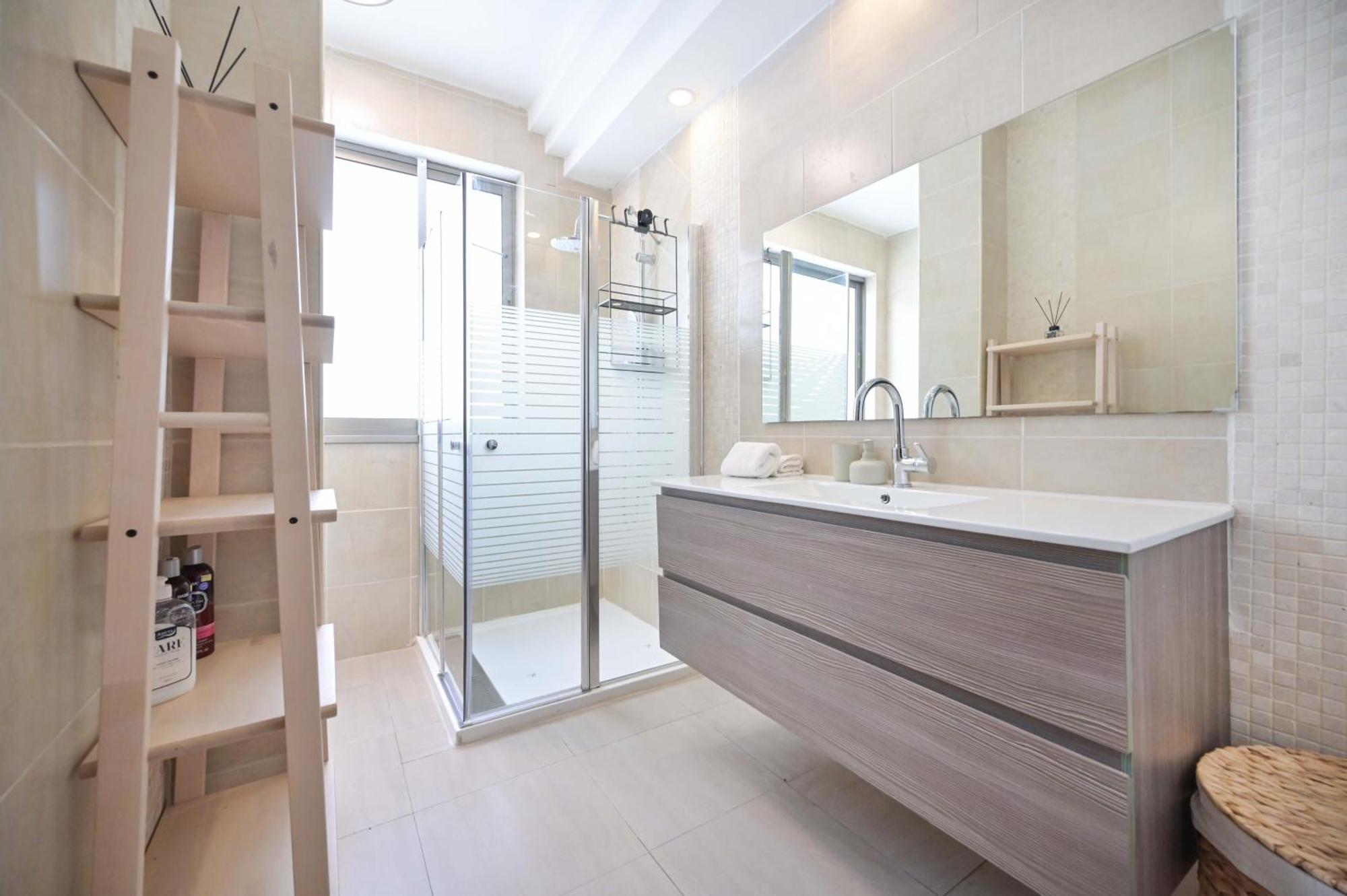 3br Rooftop Retreat Near Hilton By Holyguest * Tel Aviv