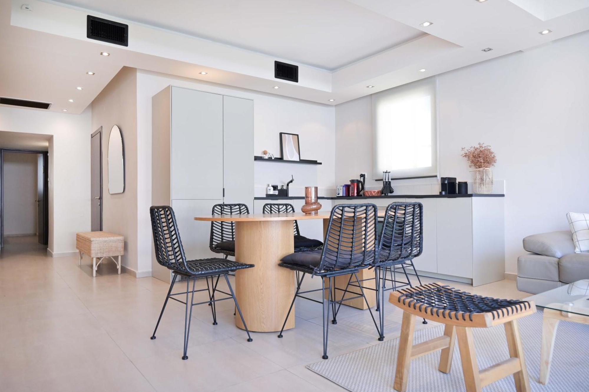 Apartment 3br Rooftop Retreat Near Hilton By Holyguest *