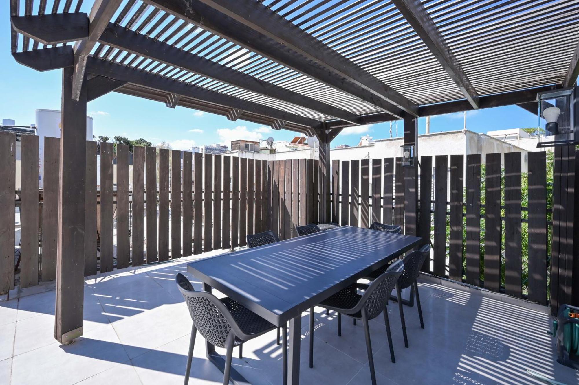 3br Rooftop Retreat Near Hilton By Holyguest Apartment *
